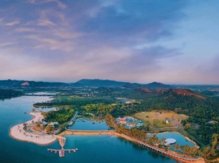 家门口的诗和远方|白鹤湖东南亚风情秀掀起最炫民族风