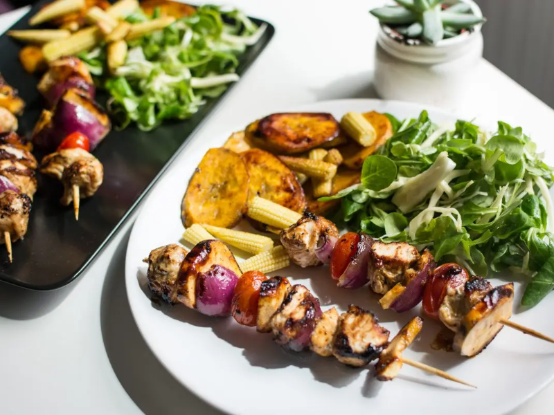 大明星进小店，抖音探店的新故事与新机会